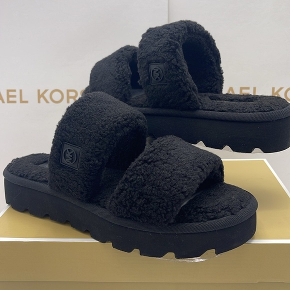 MICHAEL KORS Winnie Faux Curly Shearling Platform Slide Sandal
Black 
New - Picture 8 of 16